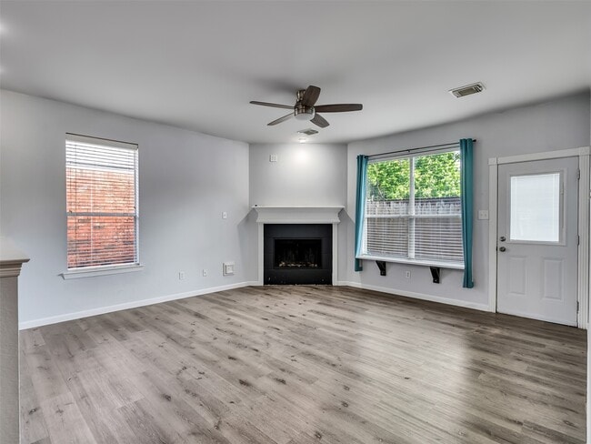 Building Photo - 1906 Cameo Ct