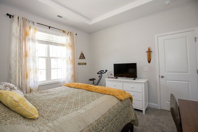 Building Photo - "Spacious 4-Bedroom Gem with 3 Full Baths - 2344 Sq Ft of Comfort on Stackhouse Drive!"