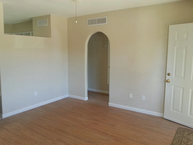 Building Photo - 3646 E Blacklidge Dr