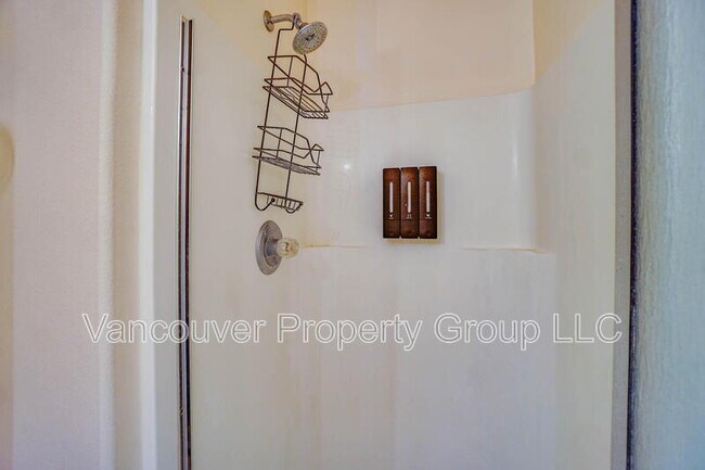 Building Photo - 4000 NE 109th Ave