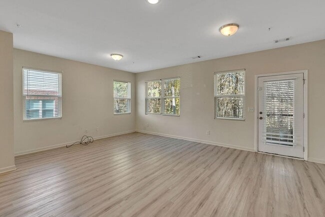 Building Photo - 1938 Millstream Hollow