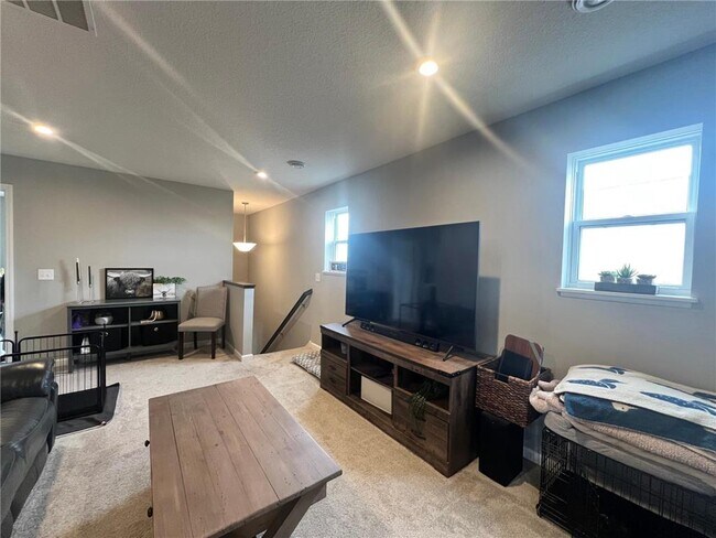 Building Photo - 7303 Fir Ln N