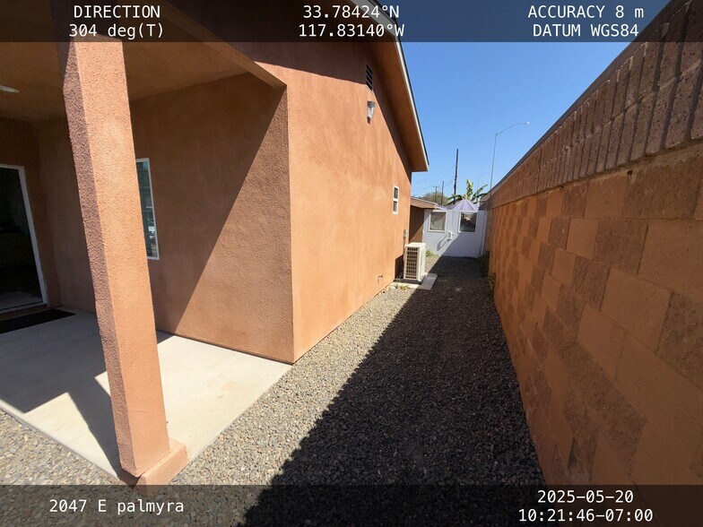 Building Photo - 2047 E Palmyra Ave