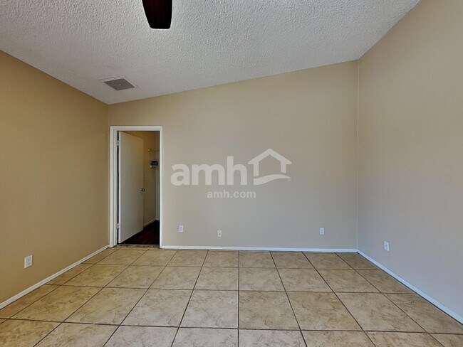 Building Photo - 9509 W Echo Ln