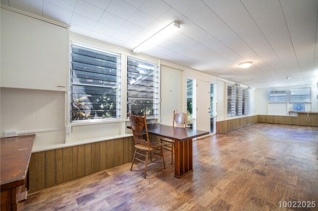 Building Photo - Move in Ready! 1 BD 1 BA home in Aiea ($300 off the first month’s rent if moved in before Decembe...