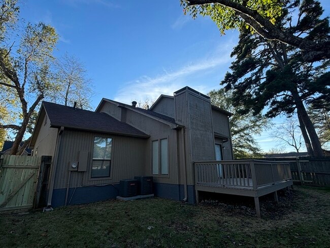 Building Photo - 14218 High Point Dr