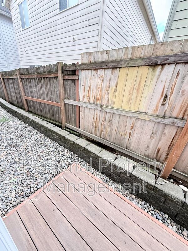 Building Photo - 5711 NE 74th Ct