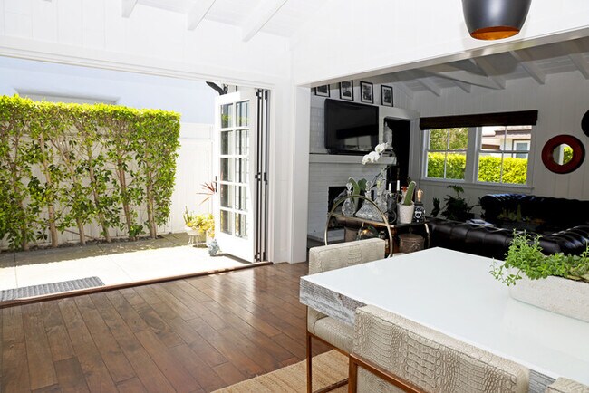 Building Photo - Lido Isle Rental