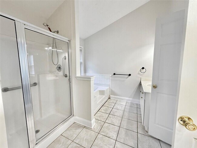 Building Photo - 1070 Rafington Dr