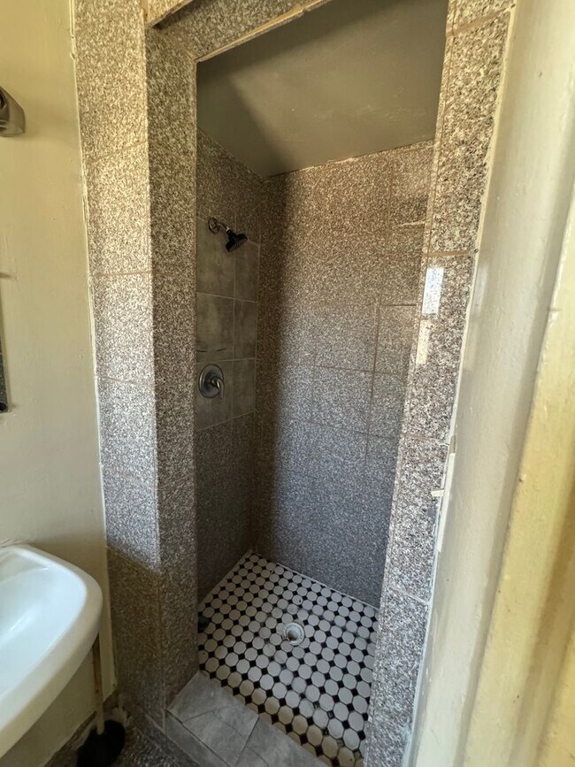 Building Photo - 334 Charleston St SE