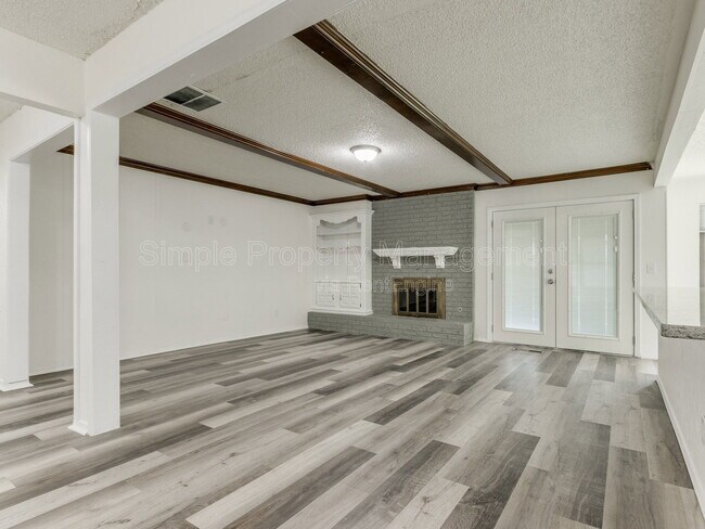 Building Photo - 704 Pepperdine Ave