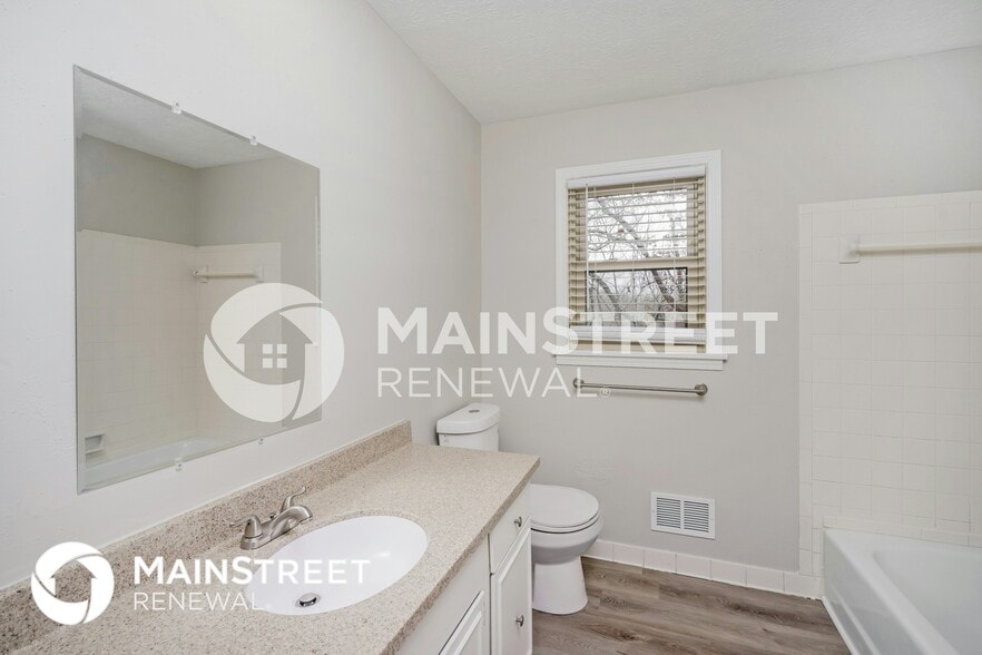 Building Photo - 9109 Lakeridge Dr