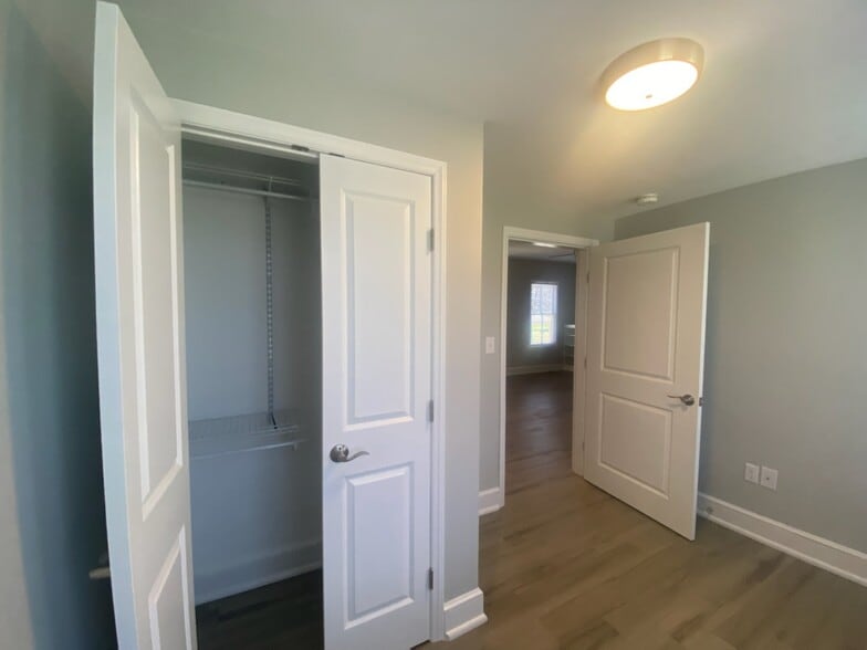 Laundry with W/D - 917 Campbell Ave SW