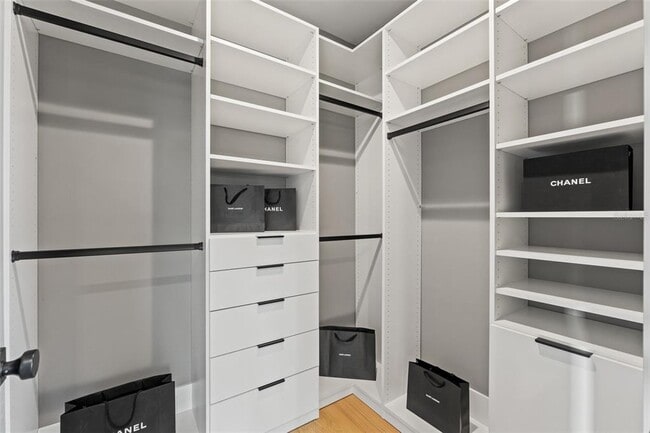 Building Photo - 807 W Park Ave