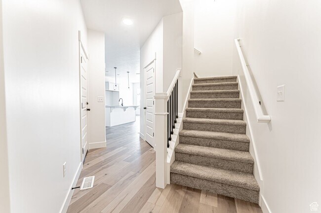 Building Photo - RES_VANDERBEEK_4702