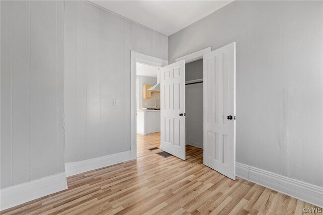 Building Photo - 319 Merriman Ave