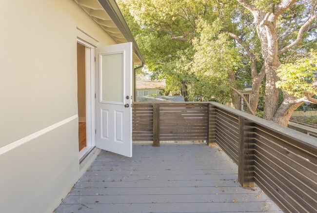 Spacious Private Patio - Estancia Flats
