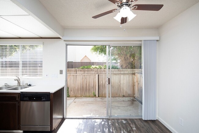 Building Photo - Chula Vista: Large One Bedroom in Gated Co...
