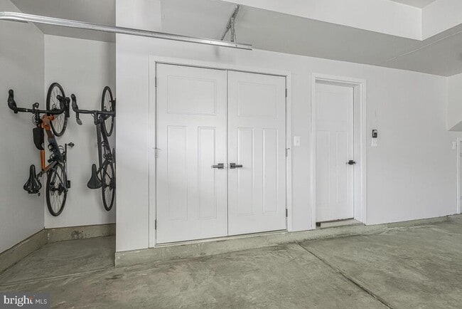 Building Photo - 3760 Charterhouse Alley