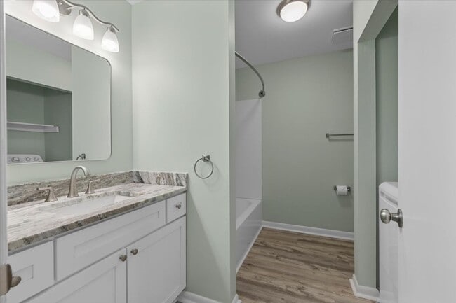 Building Photo - Charming 2 Bedroom/1 Bath Townhome in Henr...