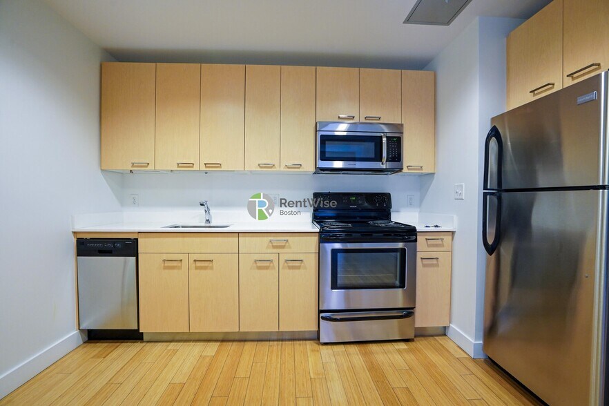 Building Photo - 1085 Boylston St