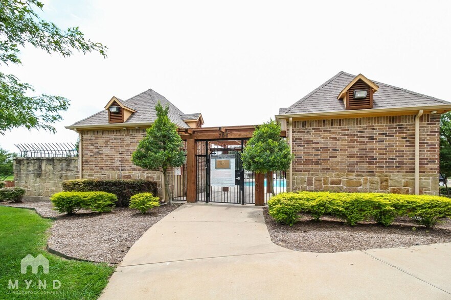 Building Photo - 649 Minkel Dr