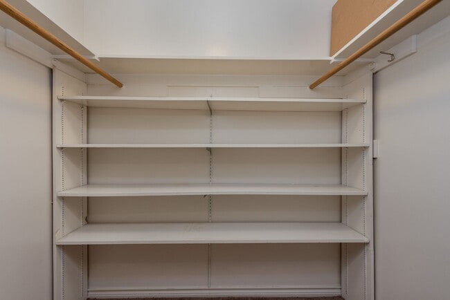 Building Photo - Beautiful 4 Bed, 2 Bath in a Great Location!