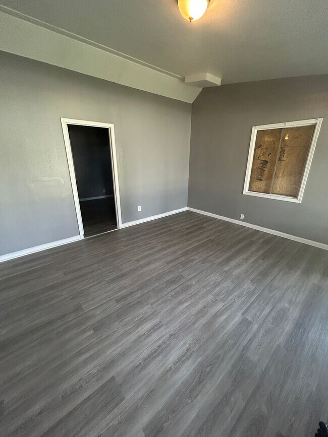 Building Photo - LIMITED TIME**1/2 OFF DEPOSIT**