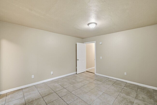 Building Photo - 3 bed, 2 bath home in Bethany, OK