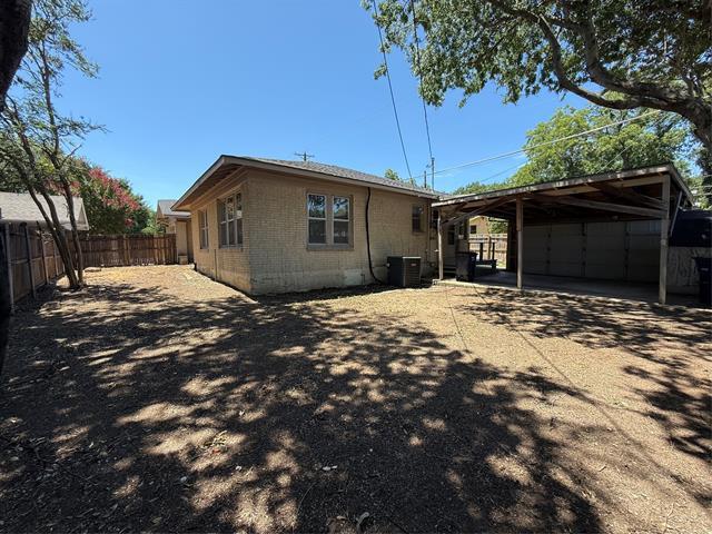 Building Photo - 2126 Mistletoe Ave