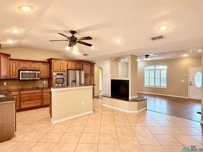 Building Photo - 1347 Oakwood Cir