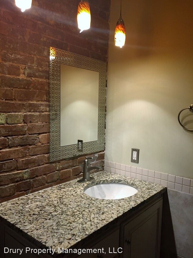 Building Photo - 2 br, 1 bath House - 311 Park Central West #B