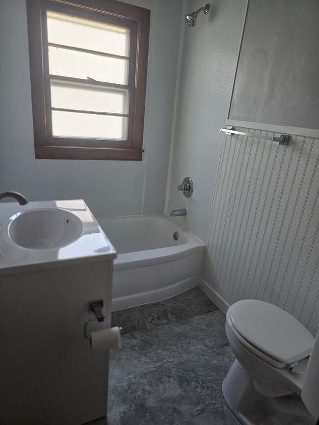 Building Photo - 705 Taylor St