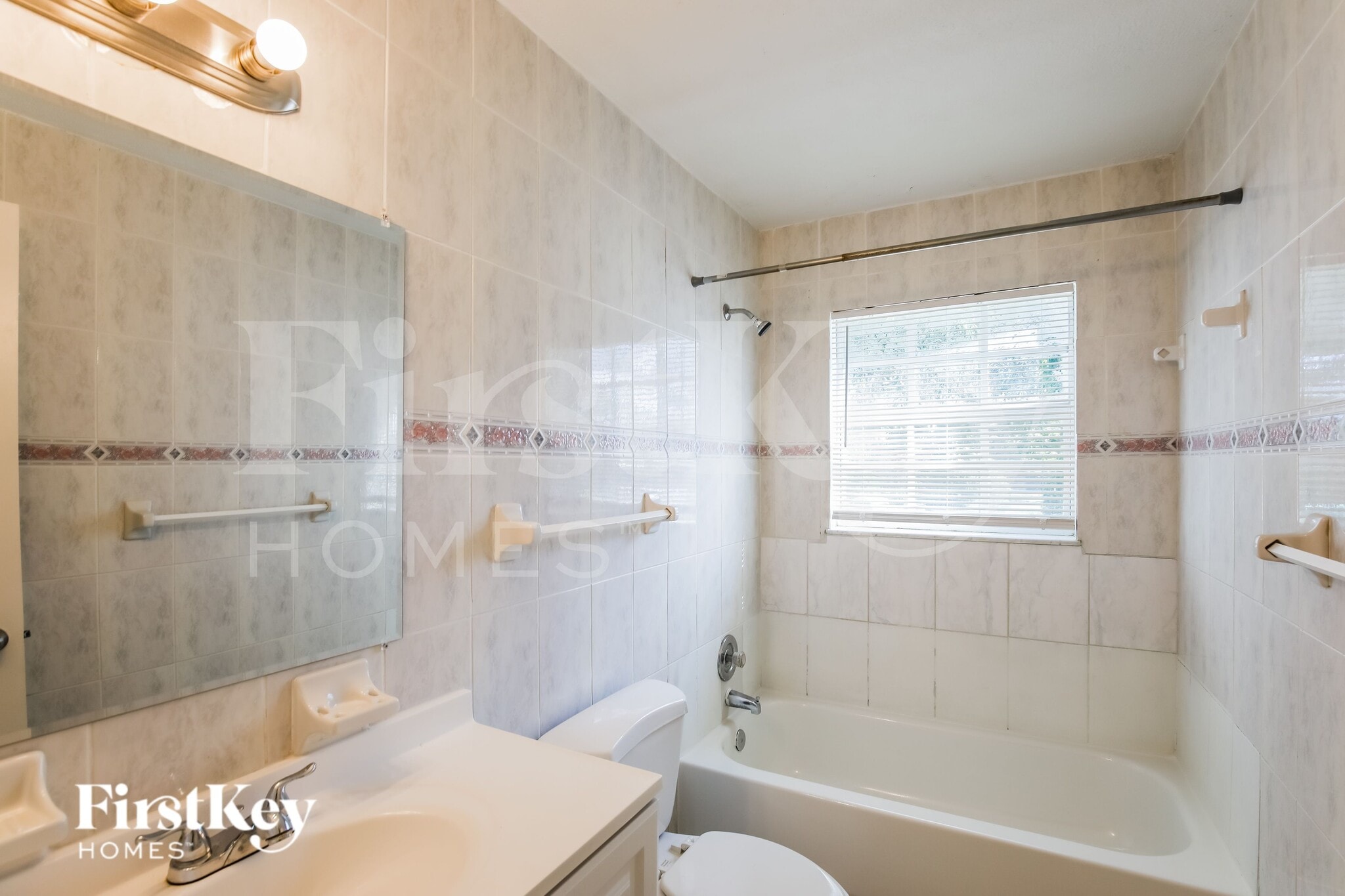 Building Photo - 2621 NW 42nd Terrace