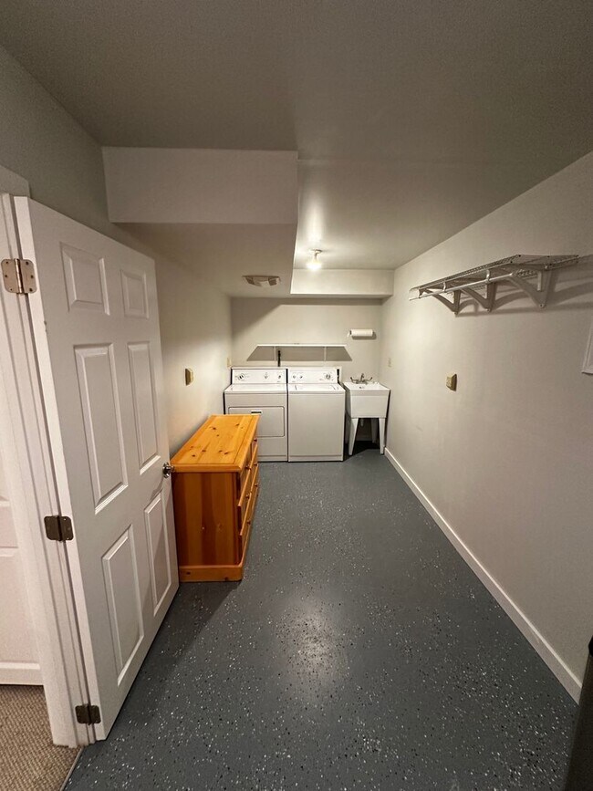 Building Photo - 4 Bed, 3 Bath Home in Hailey, Idaho with Beautiful Mountain Views