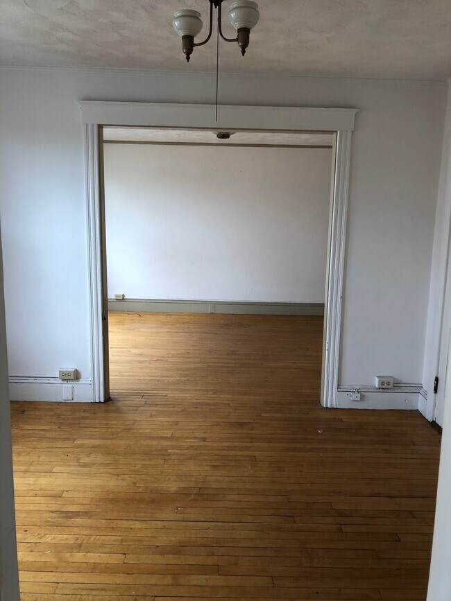 Building Photo - 497 Cumberland Ave