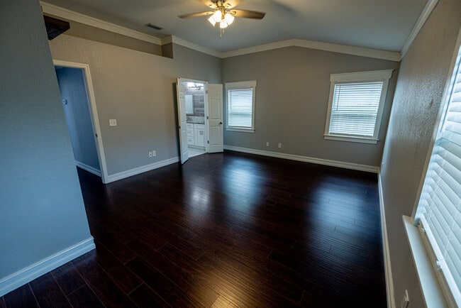 Building Photo - 8933 Bayaud Dr