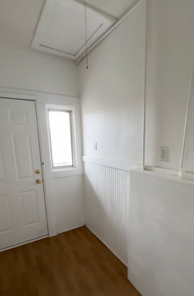 Building Photo - 822 W 42nd Pl