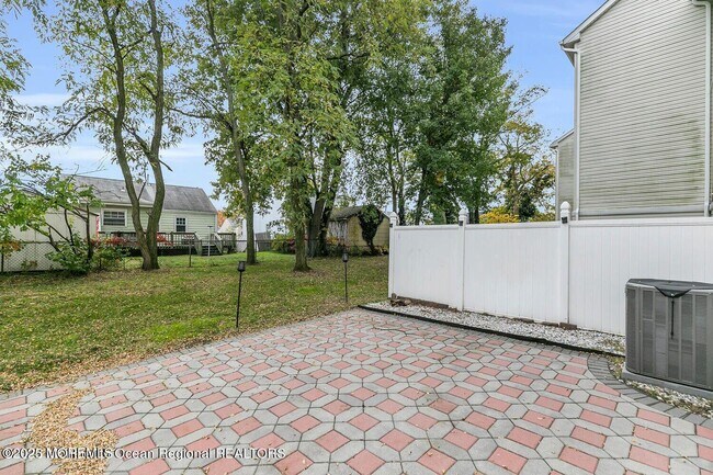 Building Photo - 578 Beachway Ave