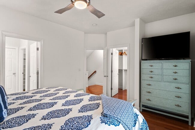 Building Photo - Furnished Pet-Friendly 30-Day Extended Stay Riverfront Condo