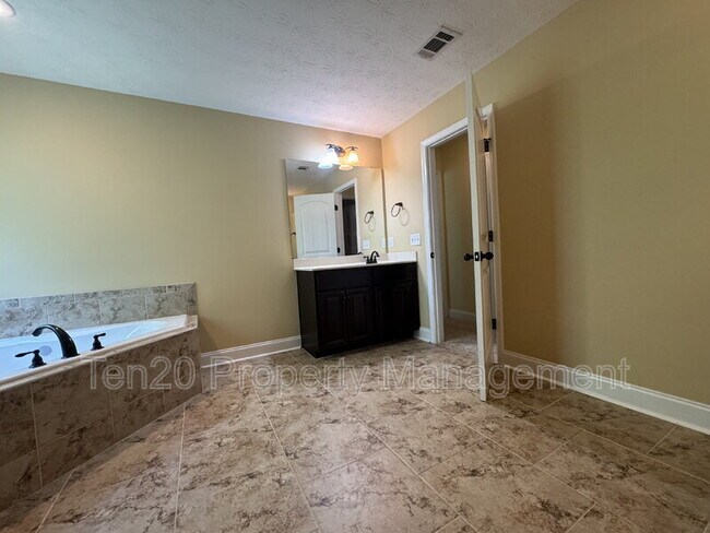 Building Photo - 7471 Coppice Dr