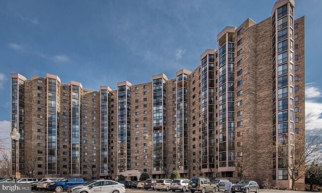 Building Photo - 5902 Mt Eagle Dr