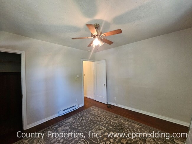 Building Photo - Downtown 3-Bedroom with Old World Charm and Modern Amenities!