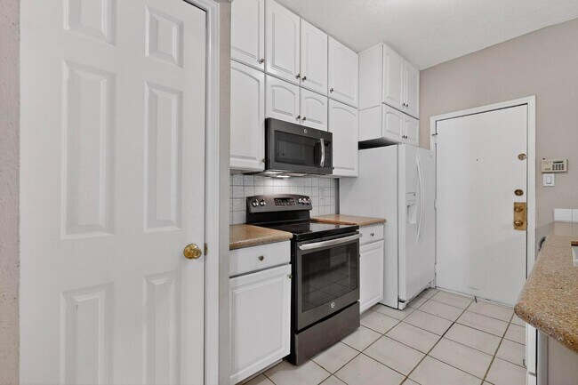 Building Photo - 3105 San Jacinto St