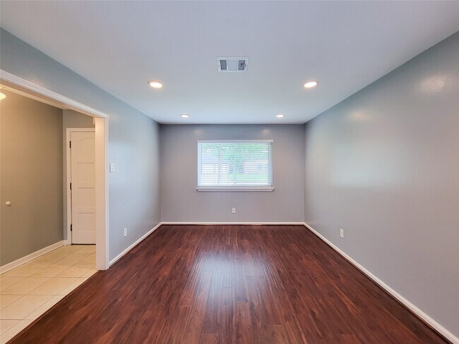 Building Photo - 5846 Ettrick Dr