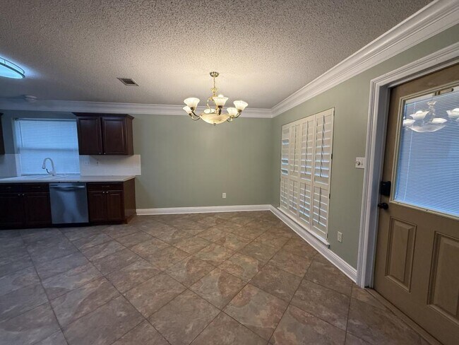 Building Photo - 2065 Juniper Dr