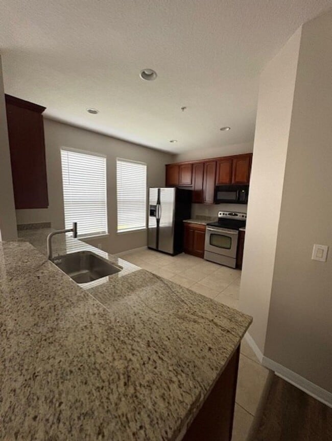 Building Photo - **Beautiful 3/2.5 Townhome in Lake Nona**