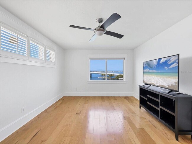 Building Photo - 226 Golden Gate Point