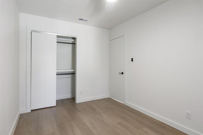 Building Photo - 902 Jessie St