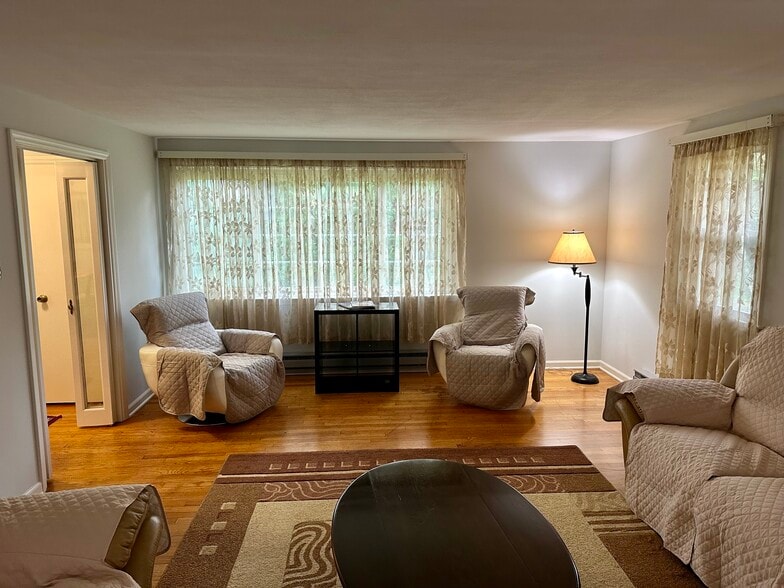 Building Photo - 160 Sunset Dr